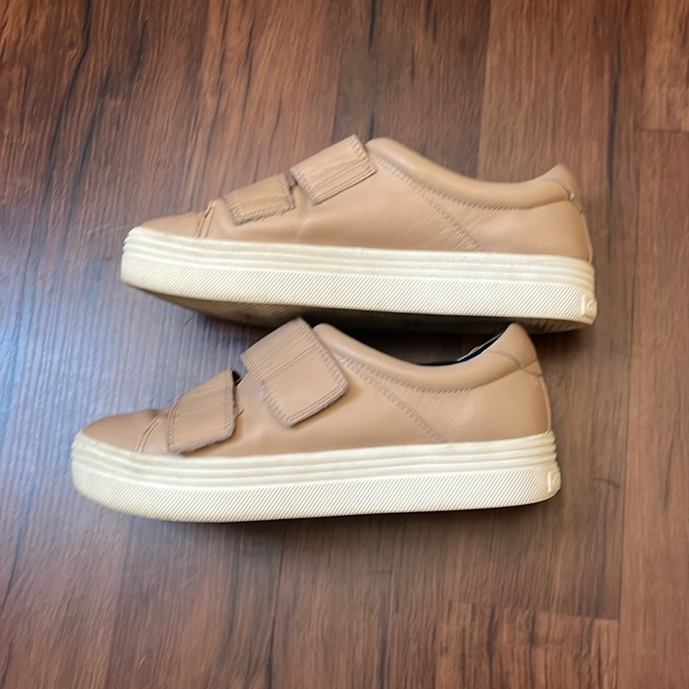 Dolce Vita Tina Sneaker - Picture 5 of 10